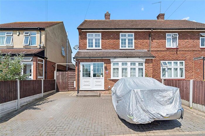 3 Bedroom Semi-Detached House For Sale In Leyburn Road, Romford, RM3