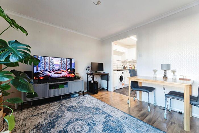1 Bedroom Flat To Rent In Latchingdon Court, Forest Road, Walthamstow, London, E17
