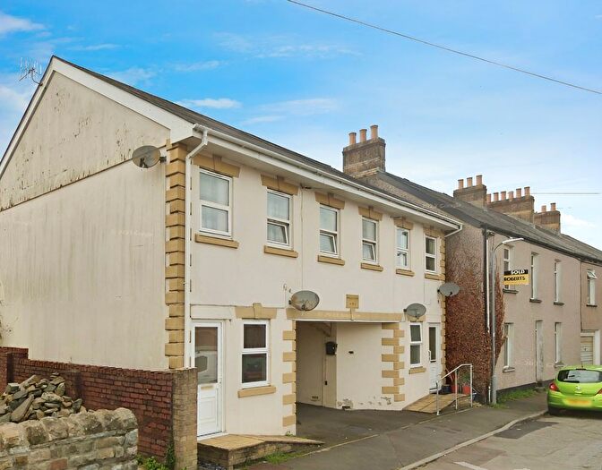 2 Bedroom Flat To Rent In Commercial Street, Griffithstown, Pontypool, NP4