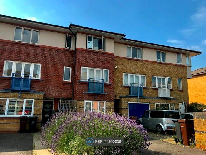 4 Bedroom Terraced House To Rent In Myddleton Avenue, London, N4