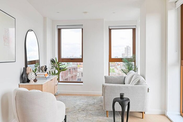2 Bedroom Flat To Rent In Dod Street, Limehouse, London, E14