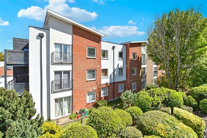 1 Bedroom Flat For Sale In Buffers Lane, Leatherhead, Surrey, KT22