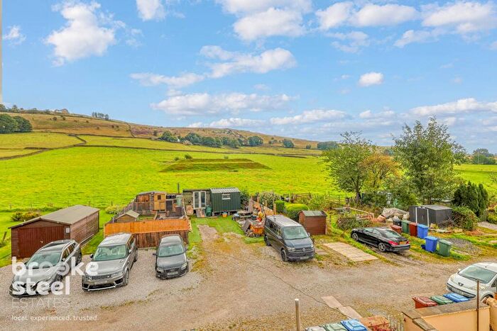4 Bedroom Cottage For Sale In Burnley Road, Edenfield, BL0
