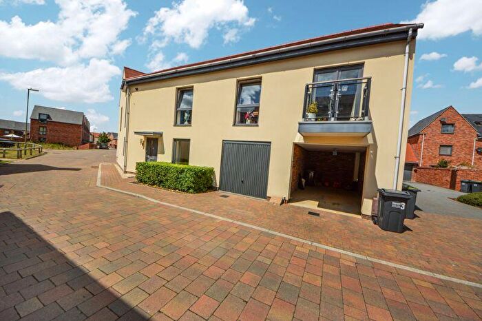 3 Bedroom Maisonette To Rent In Saddleback Road, Waterlooville, PO7