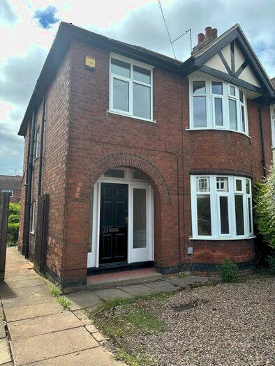 3 Bedroom Semi-Detached House To Rent In Brooklands Drive, Gedling, Nottingham, Nottinghamshire, NG4