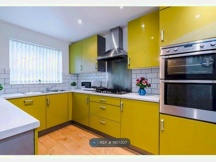 3 Bedroom Terraced House To Rent In Broughton Lane, Salford, M7