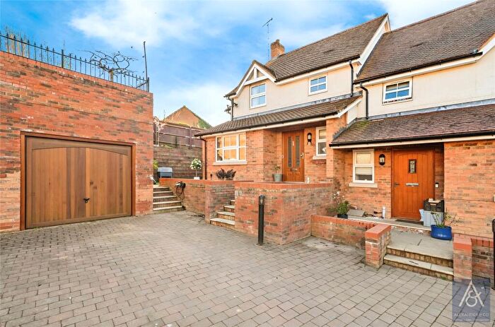 4 Bedroom Semi-Detached House For Sale In The Siding, Buckingham, Buckinghamshire, MK18