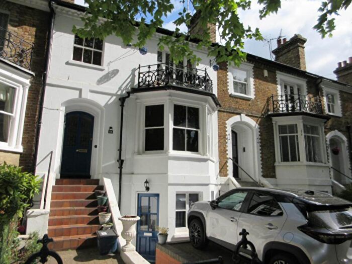 Town House For Sale In Cambridge Road, Southend On Sea, SS1