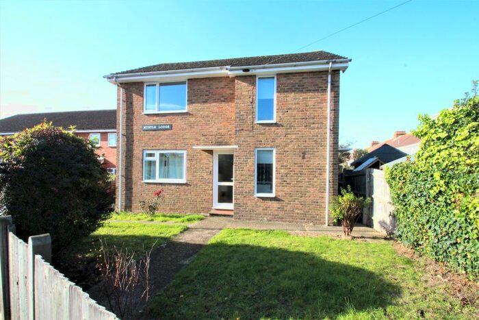 1 Bedroom Flat To Rent In Myrtle Road, Lancing, BN15