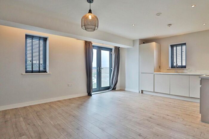 2 Bedroom Flat For Sale In Cross Green Lane, Leeds, West Yorkshire, LS9