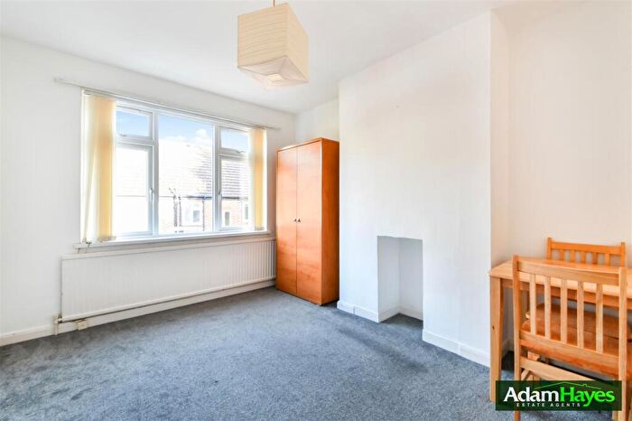 1 Bedroom Apartment To Rent In Finchley Park, North Finchley, N12