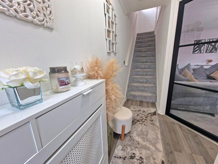 3 Bedroom End Of Terrace House For Sale In Hatters Court, Bedworth, Warwickshire, CV12