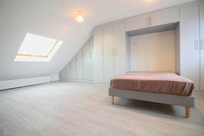 Studio To Rent In Park Road, Hounslow, TW3