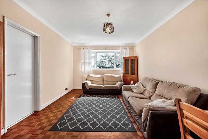 2 Bedroom Flat To Rent In Hamilton Road, London, W5