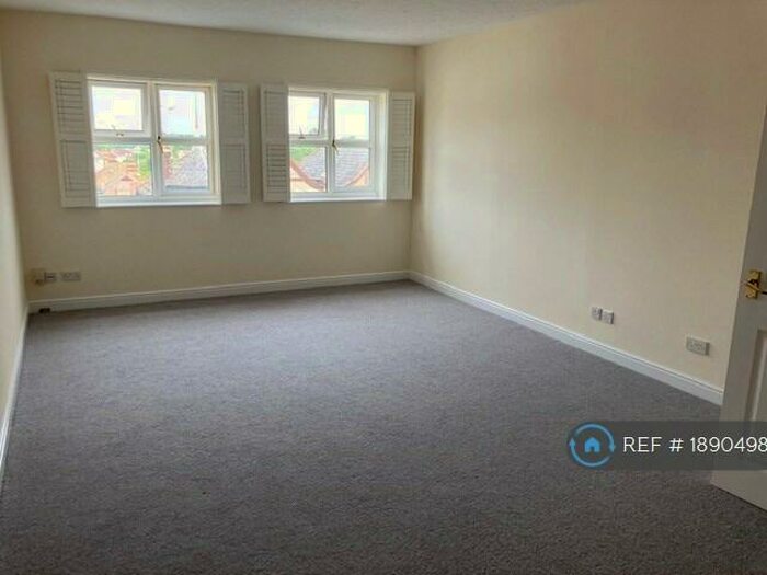 2 Bedroom Flat To Rent In Windmill Hill, Enfield, EN2