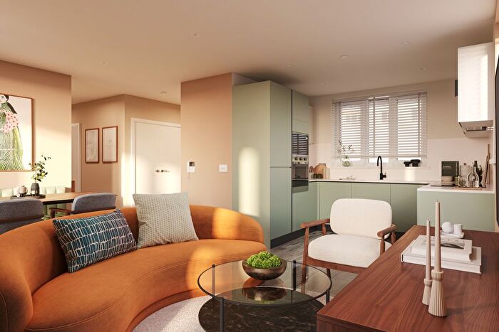 3 Bedroom Maisonette For Sale In Albany Road, London, SE17