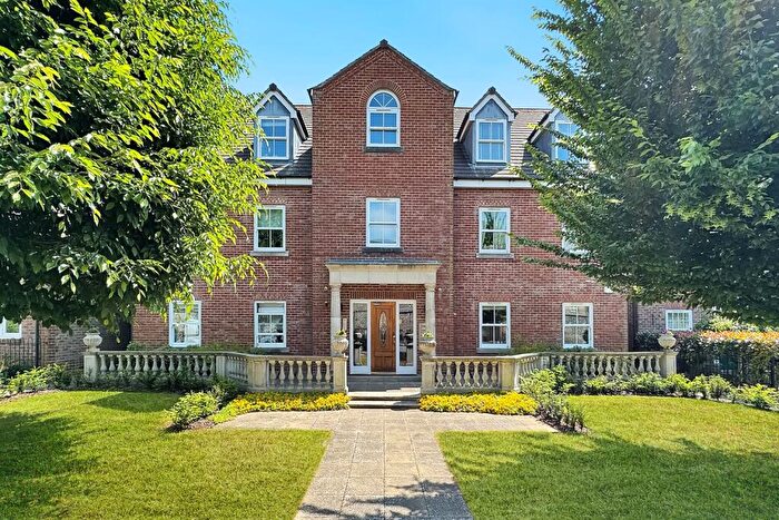 2 Bedroom Flat To Rent In Bedroom Ground Floor Flat In Chichester, PO19