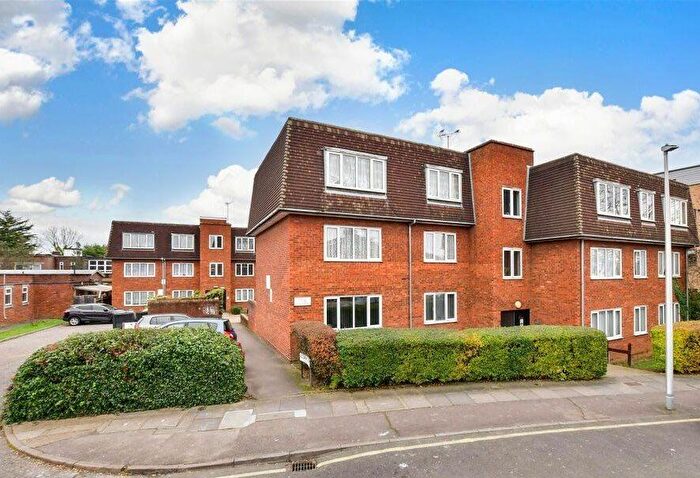 2 Bedroom Flat To Rent In Oaks Lane, Ilford, IG2