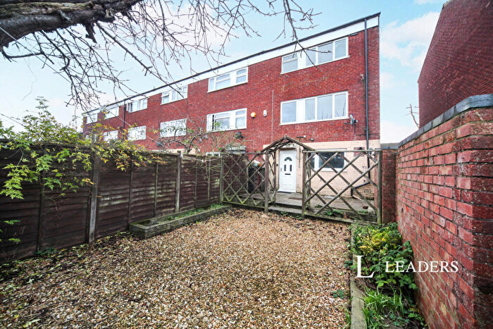 6 Bedroom House To Rent In Elm Park Close, Houghton Regis, Dunstable, LU5