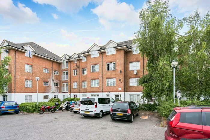 2 Bedroom Flat To Rent In Lavender Place, Ilford, IG1