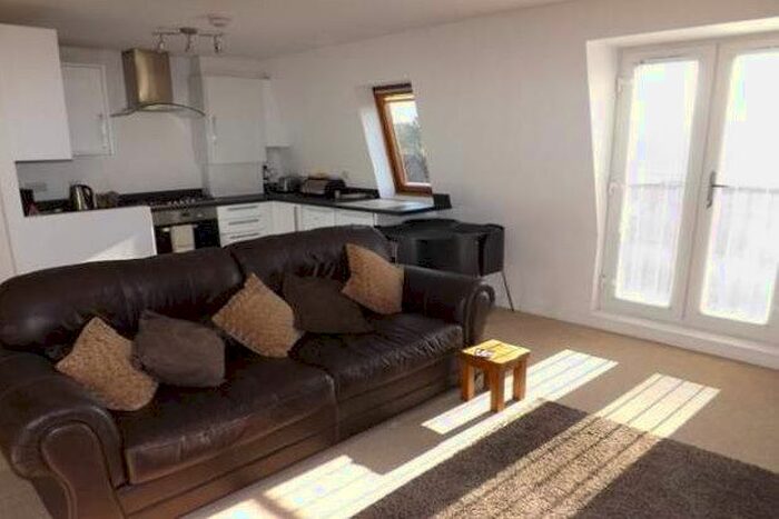 2 Bedroom Flat To Rent In Lyons Crescent, Tonbridge, TN9