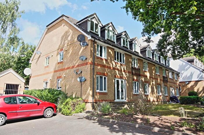 1 Bedroom Flat To Rent In Knaphill, Woking, GU21