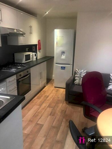 3 Bedroom Flat To Rent In Surbiton Road, Kingston Upon Thames, KT1