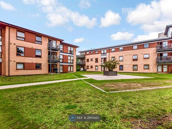 2 Bedroom Flat To Rent In Finlay Court, Crawley, RH10