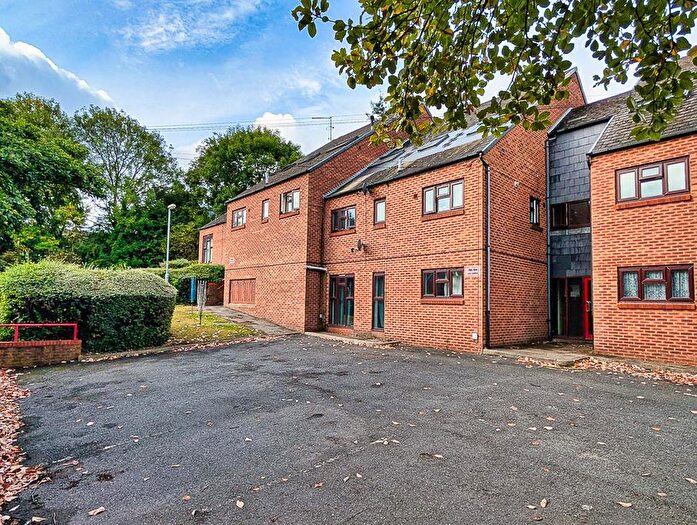 2 Bedroom Flat For Sale In Hooton Road, Carlton, Nottingham, NG4