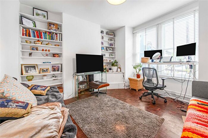 2 Bedroom Flat To Rent In Dorothy Road, London, SW11