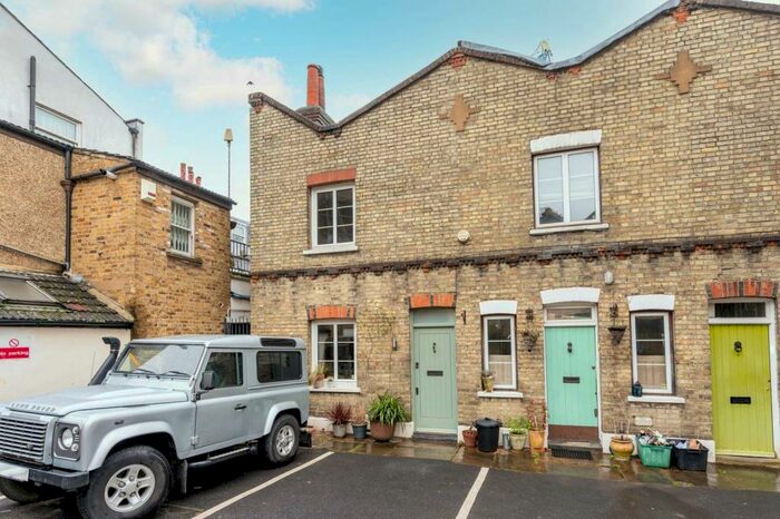 2 Bedroom House To Rent In Alma Place, Crystal Palace, London, SE19