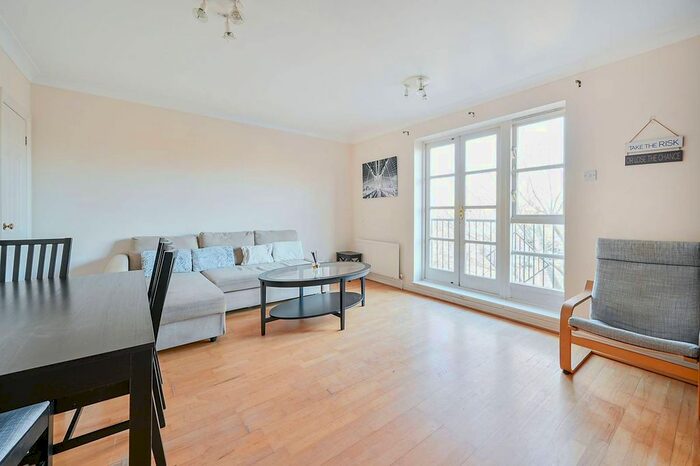 2 Bedroom Flat To Rent In Corney Reach Way, Chiswick, London, W4