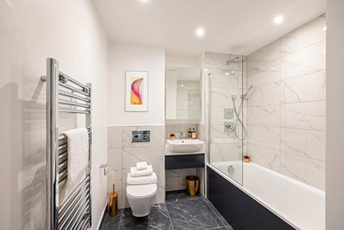 1 Bedroom Apartment For Sale In One Thames Quay, Canary Wharf, E14