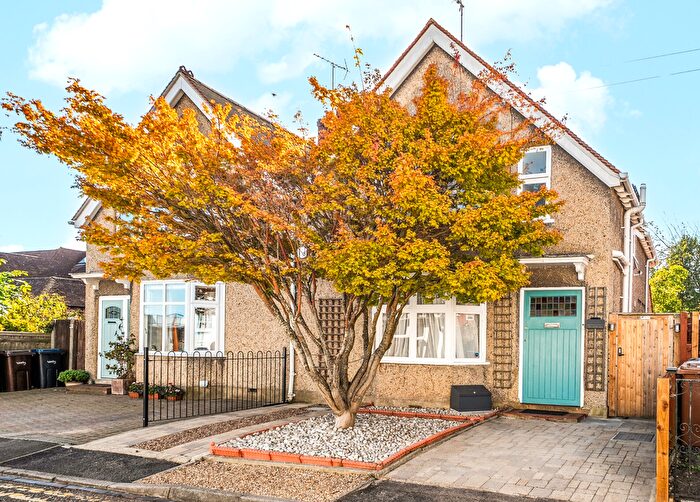 3 Bedroom Semi-detached House For Sale In Long Garden Walk, Farnham, GU9