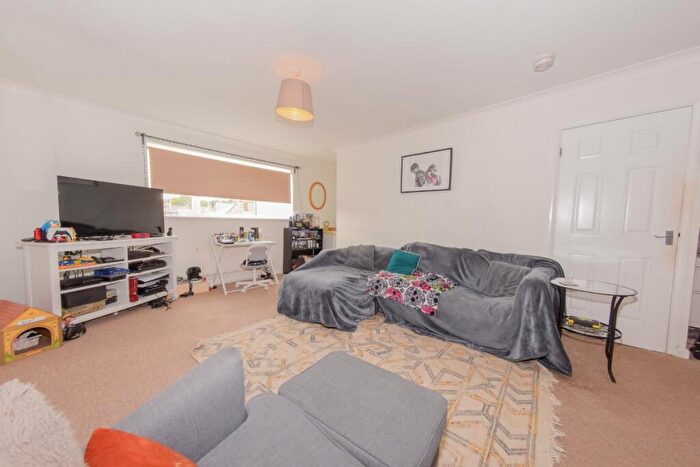 2 Bedroom Flat For Sale In Busely Court, Morley, Leeds, LS27
