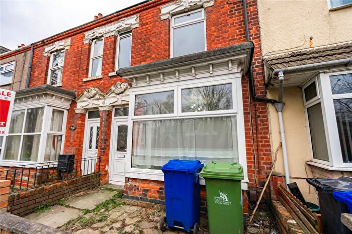 4 Bedroom Terraced House To Rent In Highfield Avenue, Grimsby, Lincolnshire, DN32