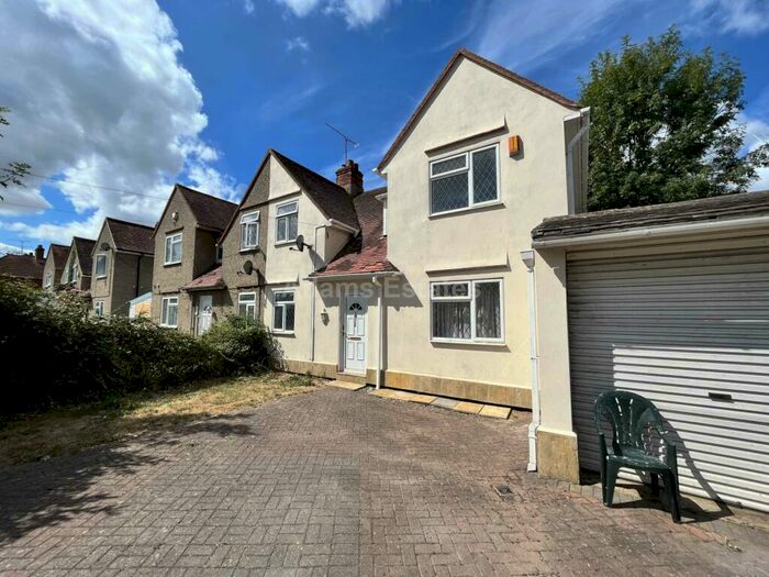 4 Bedroom Semi-Detached House To Rent In Shinfield Road, Reading, RG2