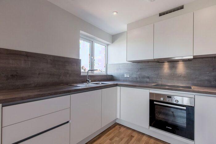 1 Bedroom Flat To Rent In Fairoaks Grove, Enfield, EN3