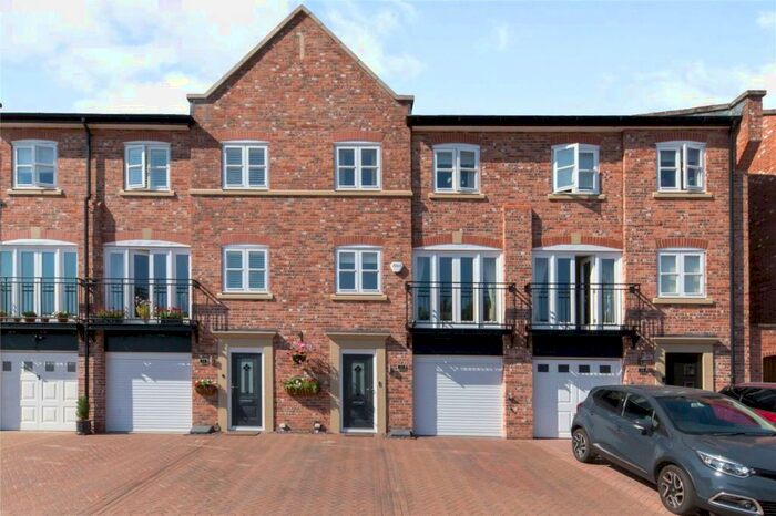4 Bedroom Town House For Sale In Harbutts View, Middlewich, Cheshire, CW10
