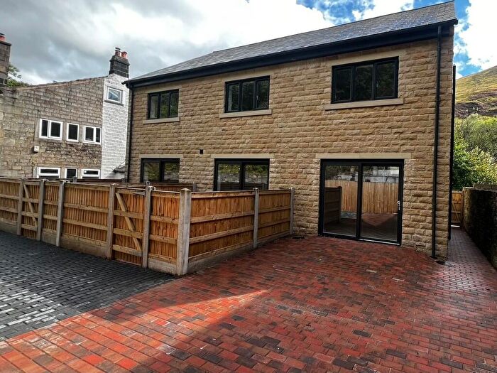 3 Bedroom End Of Terrace House For Sale In Burnley Road, Todmorden, OL14