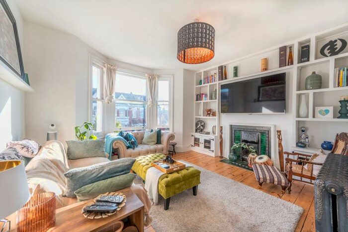 2 Bedroom Flat To Rent In Bramston Road, Kensal Green, London, NW10