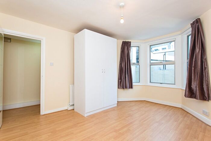 1 Bedroom Flat To Rent In Brackenbury Road, London, W6