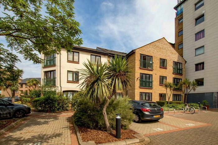 2 Bedroom Flat To Rent In Plough Way, London, SE16