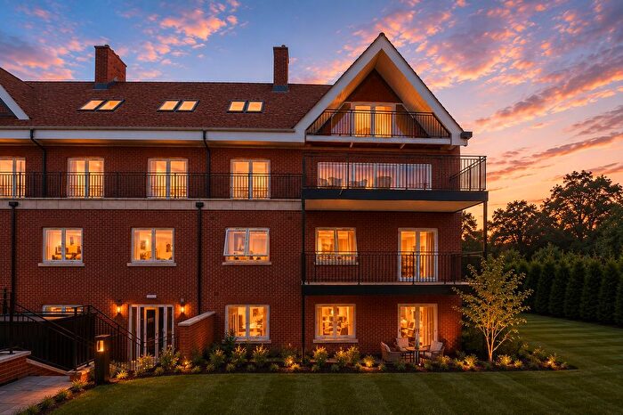 2 Bedroom Flat For Sale In Kings Drive, Midhurst, GU29