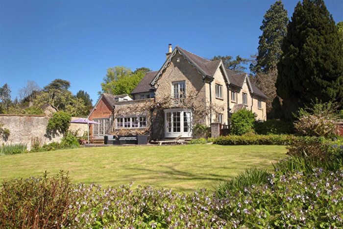 5 Bedroom Detached House For Sale In The Rookery, Chesterton, OX26