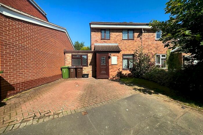 3 Bedroom Semi-Detached House To Rent In Limbury Grove, Solihull, B92