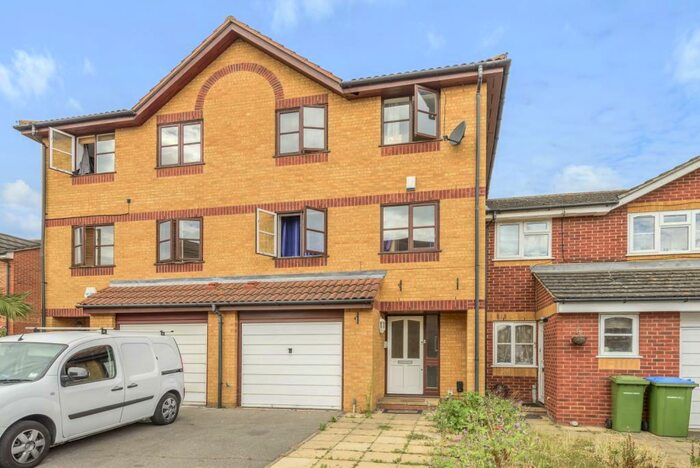 5 Bedroom Terraced House To Rent In Harlinger Street Woolwich, SE18