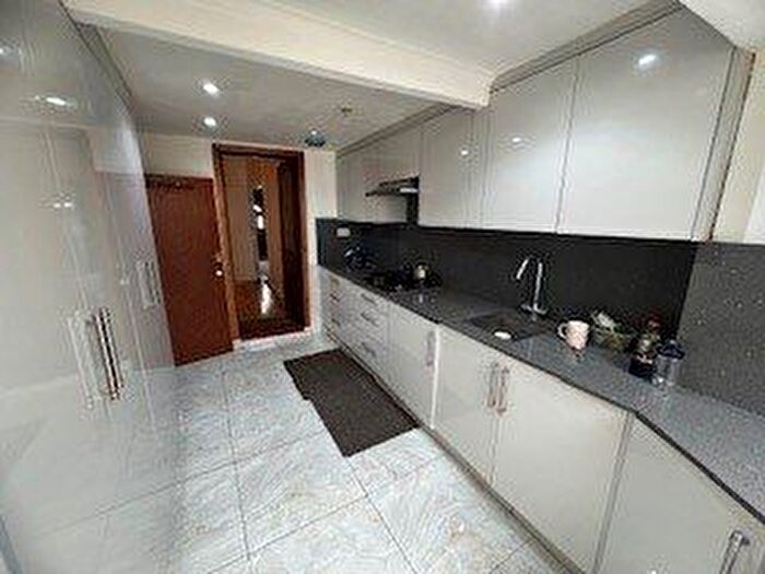 5 Bedroom End Of Terrace House To Rent In Gordon Road, Southall, UB2