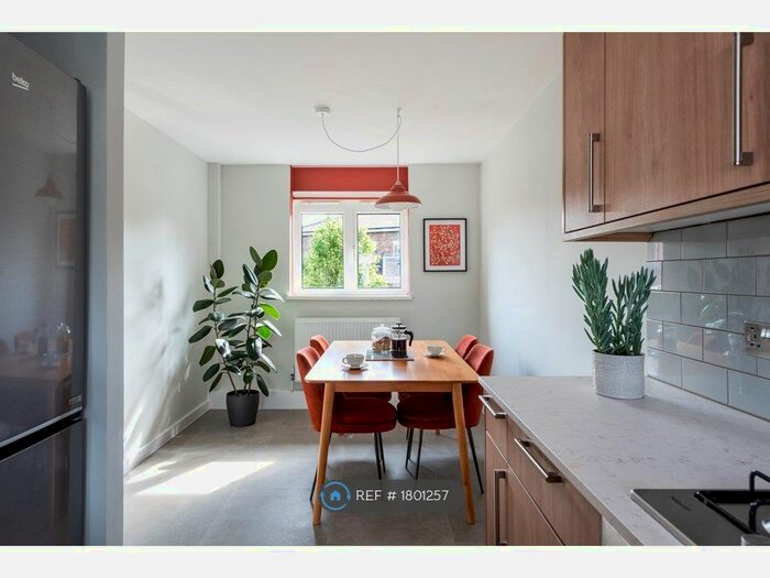 3 Bedroom Maisonette To Rent In Hungerford Road, London, N7