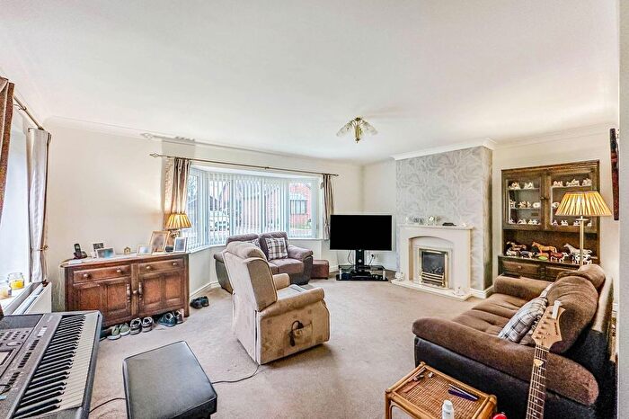 3 Bedroom Bungalow For Sale In Grassam Close, Preston, Hull, HU12
